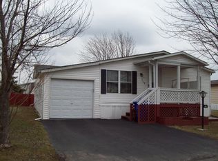 368 Birchwood Dr, Lockport, NY 14094