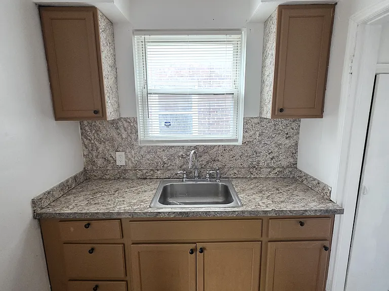 9309 Whitcomb St — Photo 5