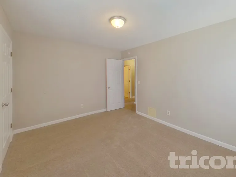 424 Forest Grove Cir — Photo 12