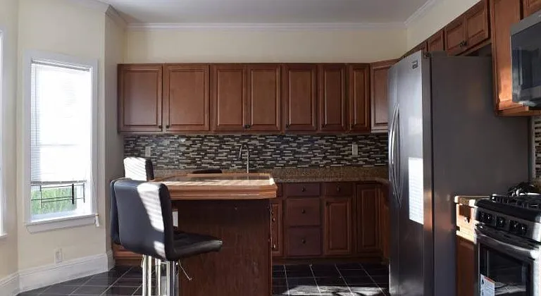 323 Lexington Ave — Photo 5