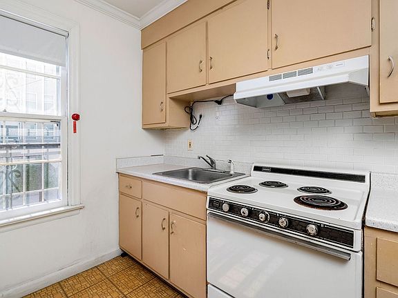 4th image of 26 Witherspoon St