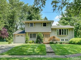 38 Inwood Dr, East Brunswick, NJ 08816