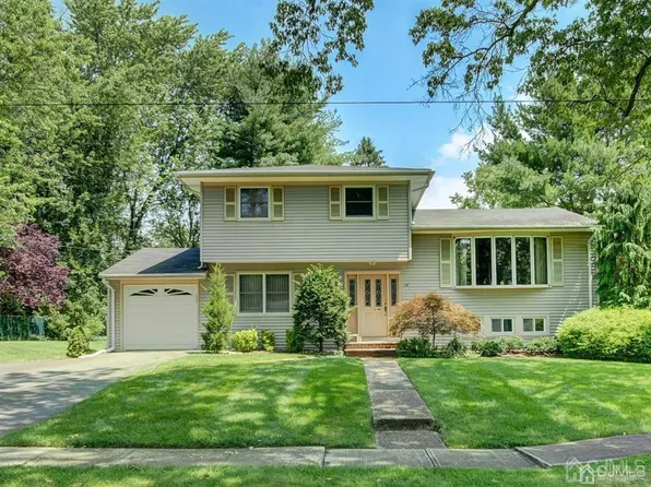 38 Inwood Dr, East Brunswick, NJ 08816