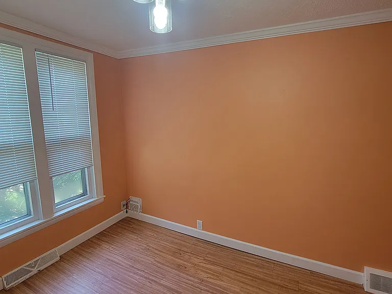 437 E Doty Ave — Photo 29