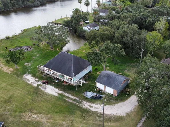 318 Dehart St, Liverpool, TX 77577