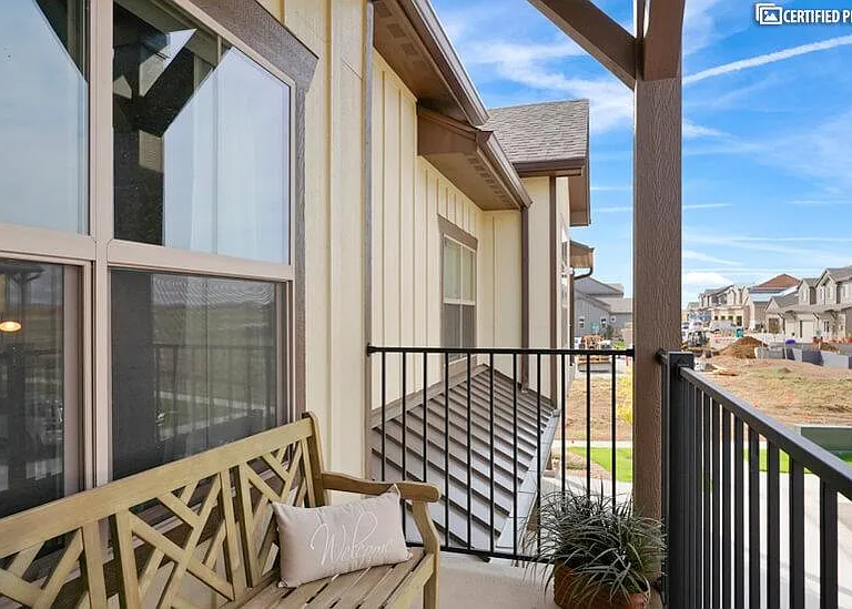 Quiet community with quick access to restaurants & amenities