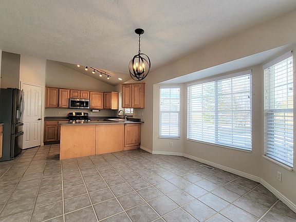 3rd image of 4846 S Taylors Hill Dr