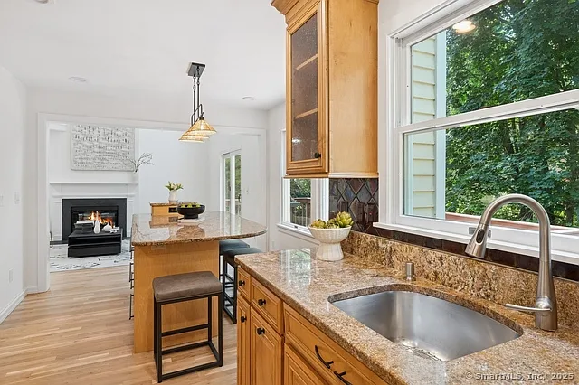 Eat in kitchen