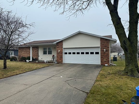 3rd image of 250 Crestwood Dr