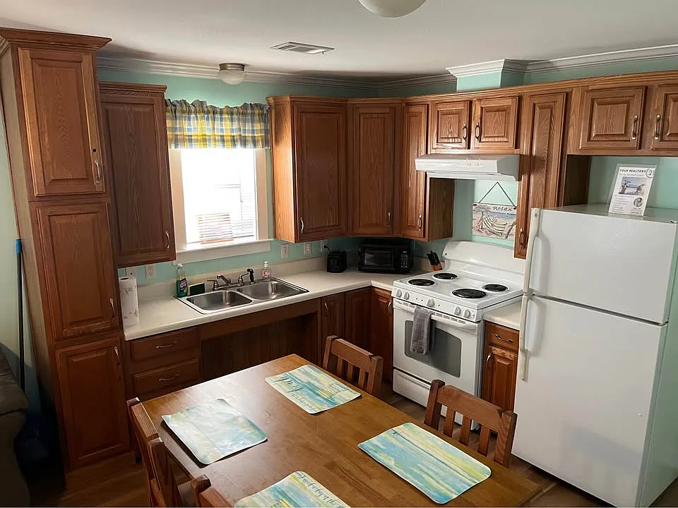 3 bed, 860 sqft, $1,595 — Photo 3