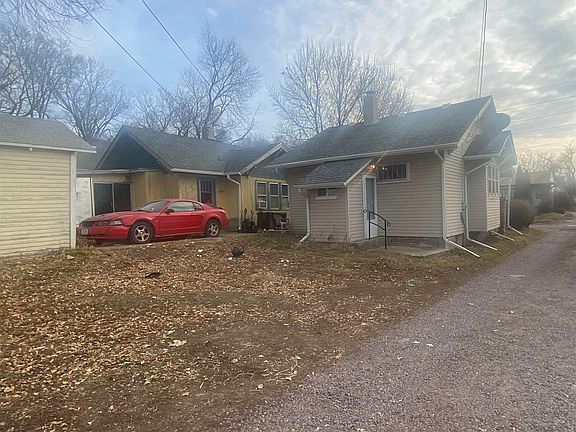 2nd image of 911 22nd St