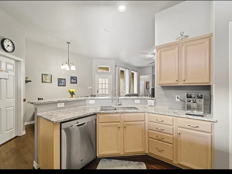 1402 Anchor Dr — Photo 6
