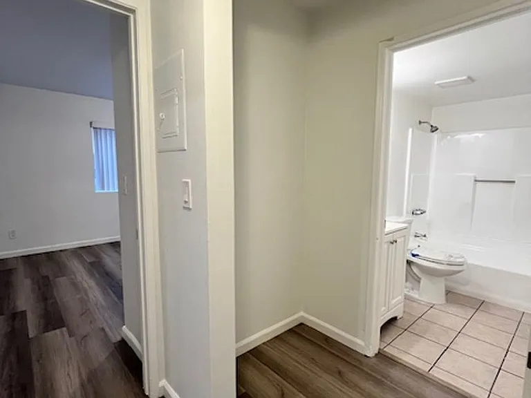 176 S Virgil Ave — Photo 11