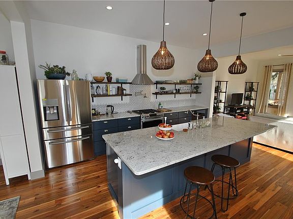 5th image of 4004 Carrollton Ave