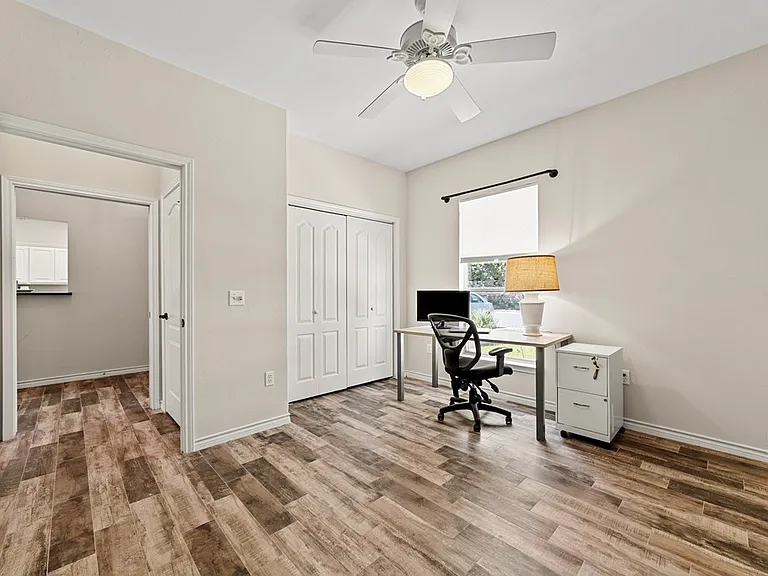 1008 Edinburgh Dr — Photo 14