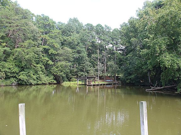 Lot 15 dock w slip cover