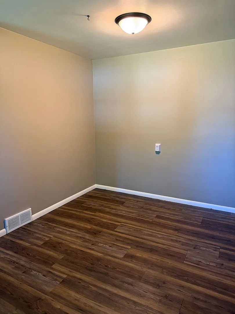 4 Bedroom House in North St. Cloud — Photo 4