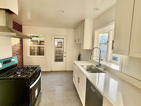 2nd image of 33 Victoria Ln #35