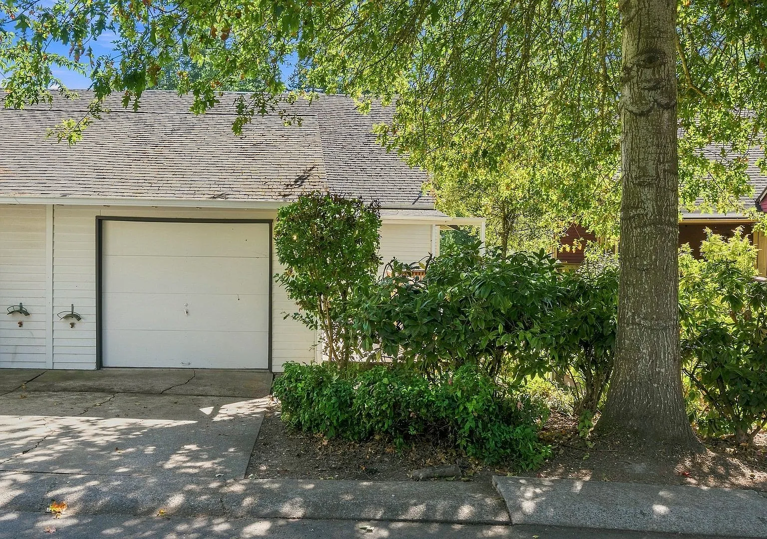 3 Bedroom Near Beaverton Town Square — Photo 2