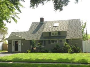 51 Rural Ln, Levittown, NY 11756