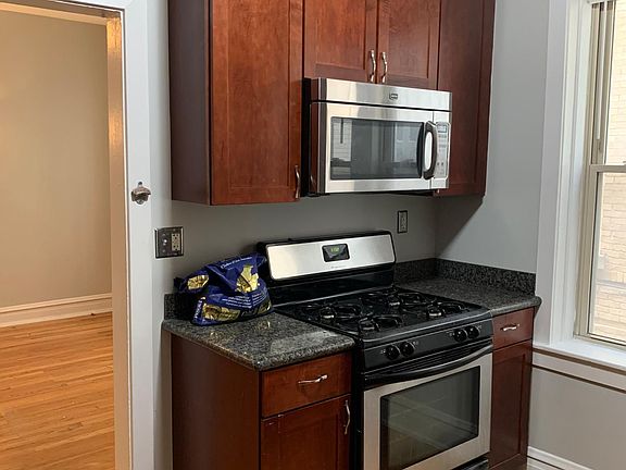 3rd image of 211 Washington Blvd APT 1S