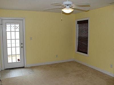 4th image of 1521 Parks Ave