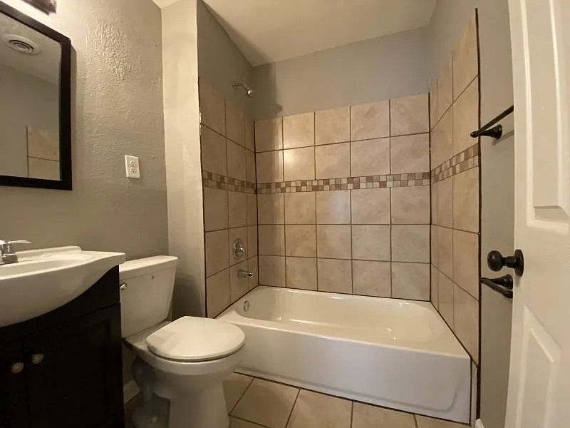 Building Photo - 3010 Leconte Cir
