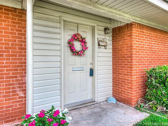 4th image of 2923 E Cavett Dr