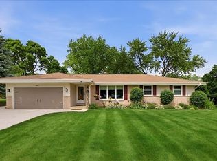 870 Dona Vista DRIVE, Waukesha, WI 53186