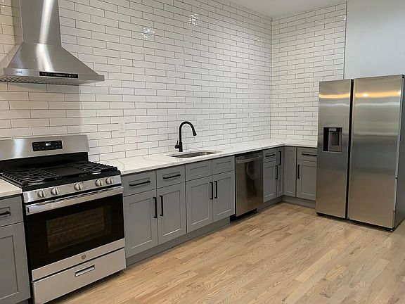 2nd image of 2241 W Cumberland St