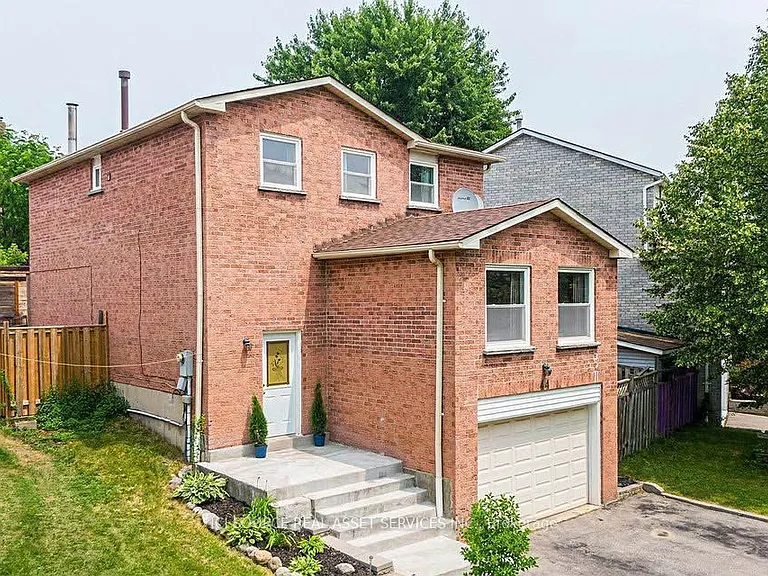 44 Adams Dr #UPPER — Photo 2