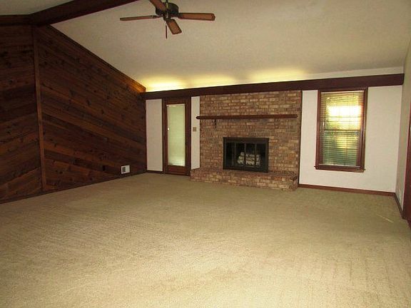 3rd image of 4229 Green Ivy Cir