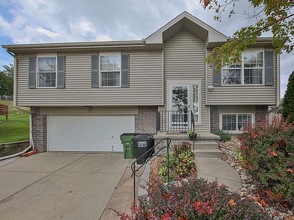 3rd image of 7415 S 176th Cir