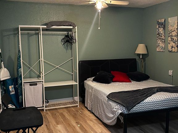 2nd image of 4607 Beneva Rd #1