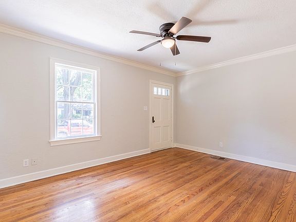 4th image of 73 E Lafayette Cir