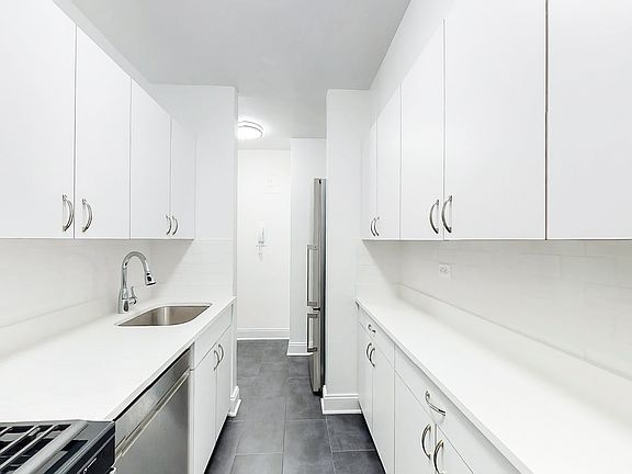 4th image of 157 E 57th St APT 11B