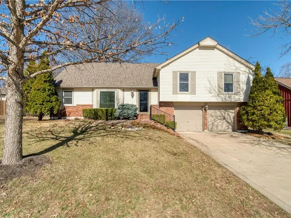 10010 Caenen Dr, Lenexa, KS 66215