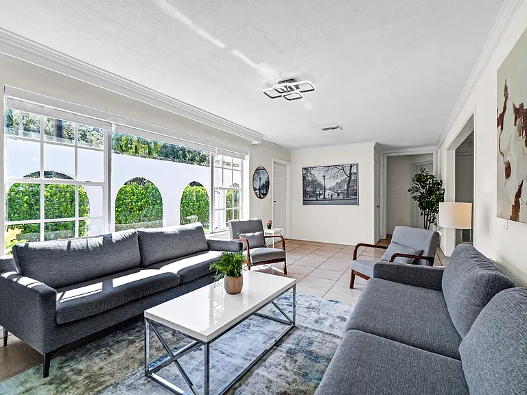 2710 SW 22nd Ave — Photo 13