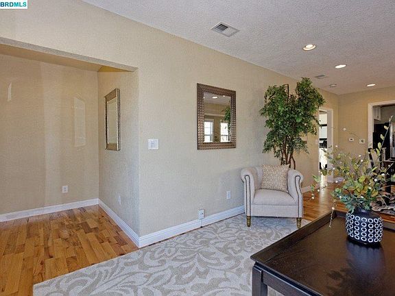 3rd image of 2915 61st Ave