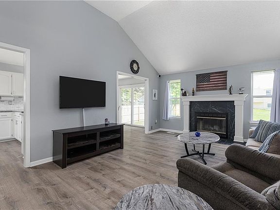 5th image of 4915 Raymond Ave
