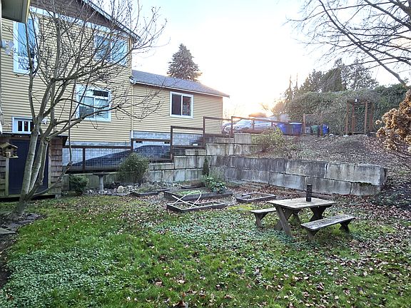 5th image of 8033 Sunnyside Ave N
