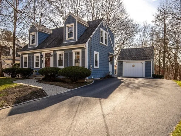 46 Willow St, Reading, MA 01867