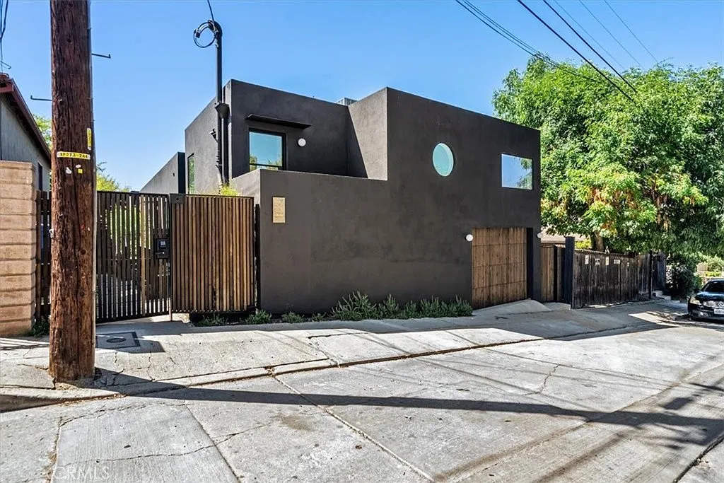 1 bed, 640 sqft, $2,800 — Photo 2