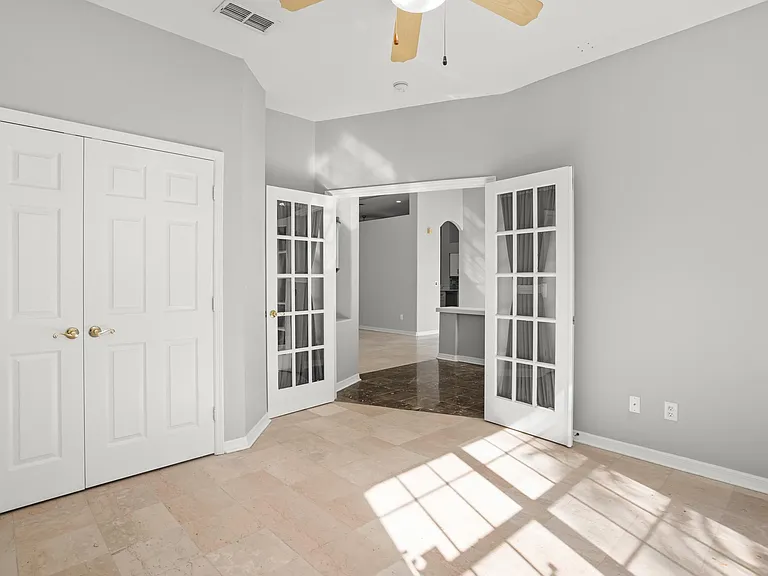 2810 University Acres Dr — Photo 17