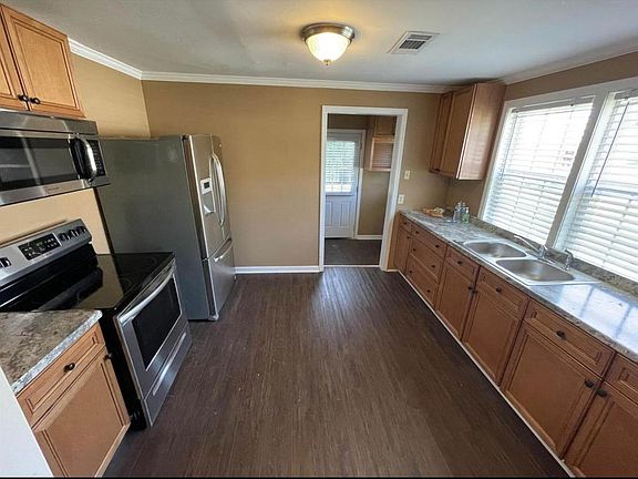 4th image of 805 Marianna St