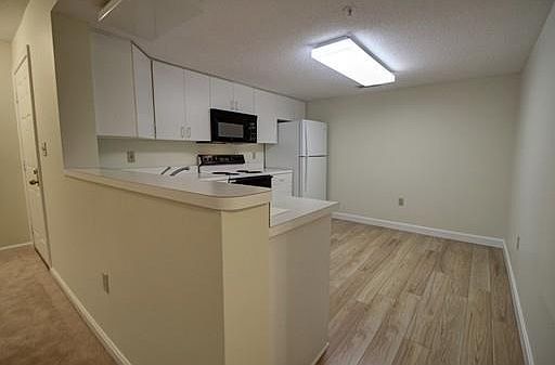 2nd image of 22 Weatherly Dr Unit 1