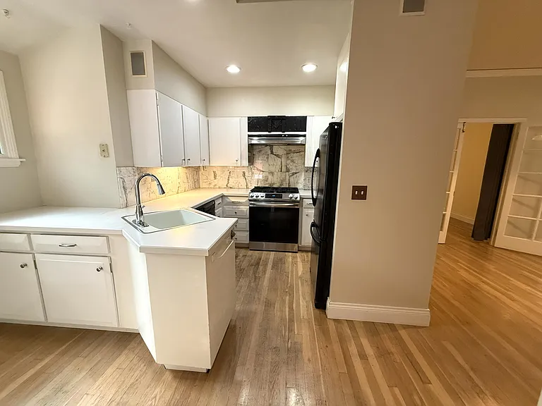 1136 SW Gibbs St #A — Photo 25