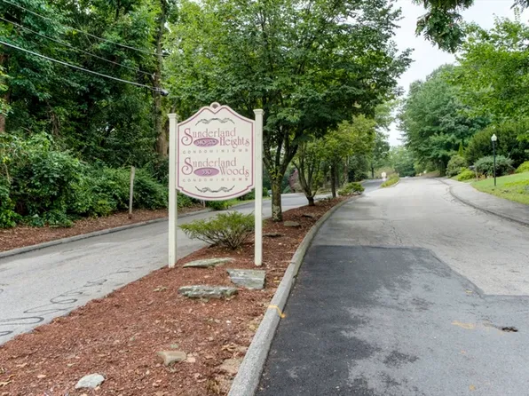 340 Sunderland Rd #5, Worcester, MA 01604