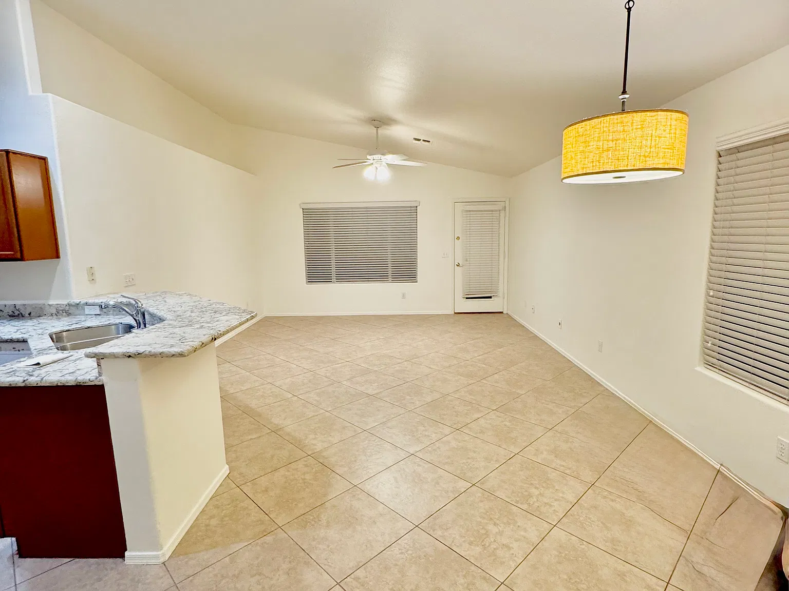 4 bed, 1685 sqft, $2,600 — Photo 4