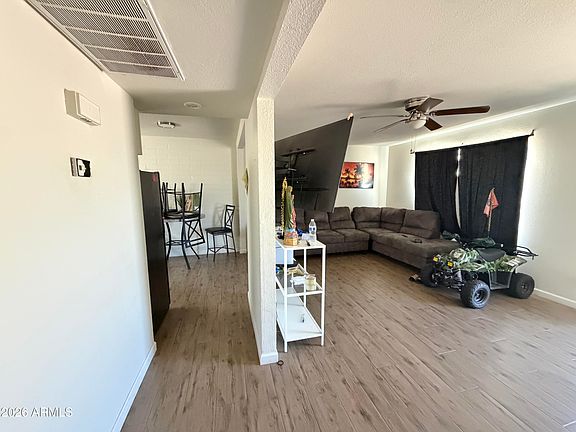 4th image of 127 W CALDWELL Street